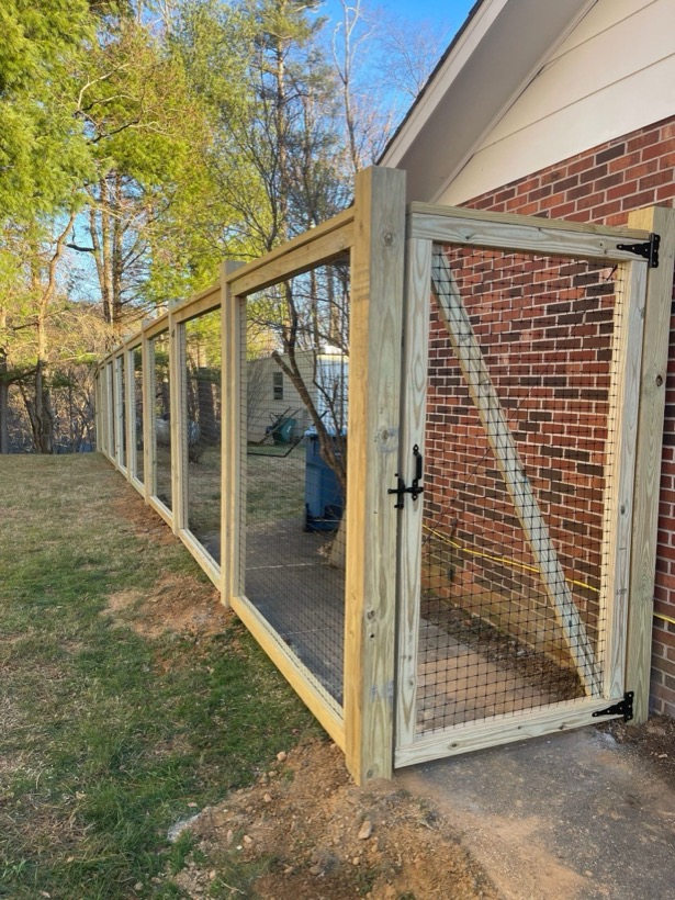 Welded Wire Enclosure built by Mountain Fence & Deck in Western North Carolina