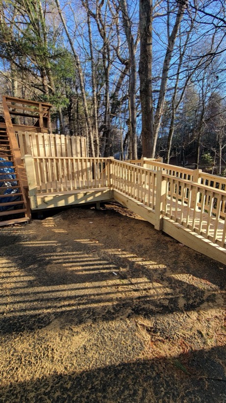 Deck Railing built by Mountain Fence & Deck in Western North Carolina