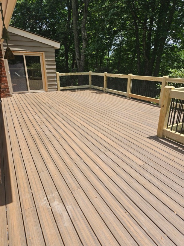 Custom Deck built by Mountain Fence & Deck in Western North Carolina