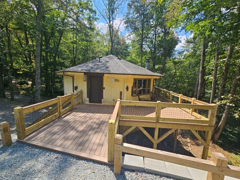 Custom Deck built by Mountain Fence & Deck in Western North Carolina
