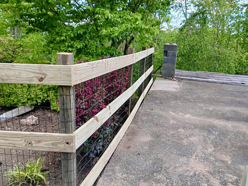 Fence and deck work in Beech Mountain