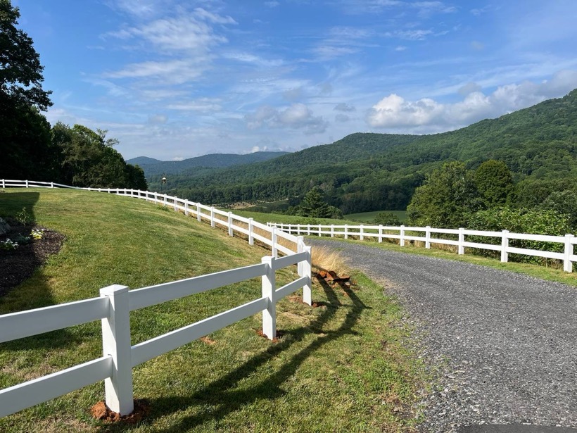 Vinyl Fence built by Mountain Fence & Deck in Western North Carolina